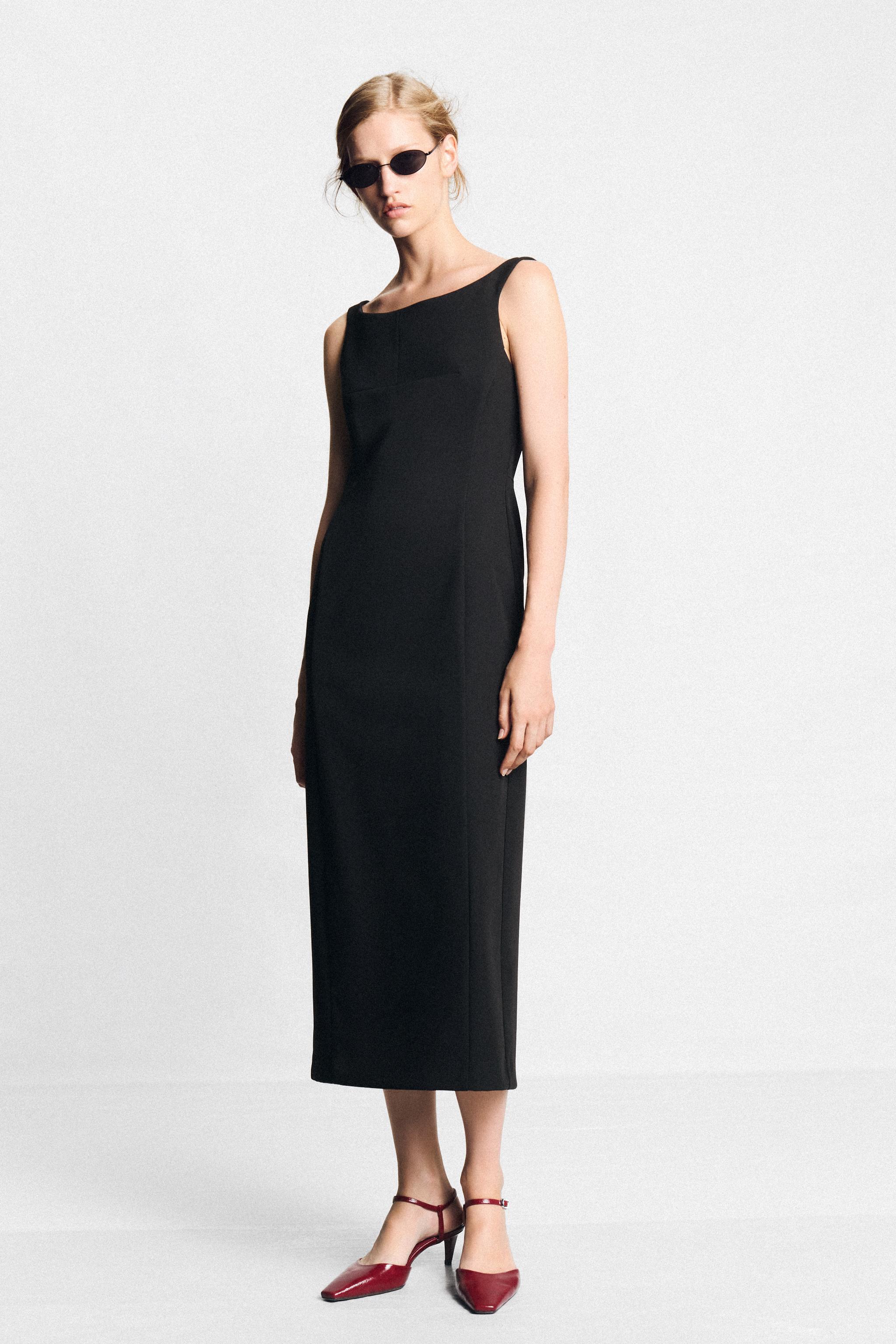 ROBE MI-LONGUE À ENCOLURE BATEAU